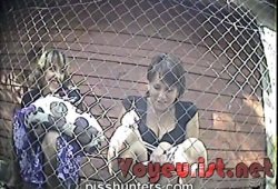 Подглядывание за писающими женщинами на улице