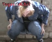 Уличный писсинг русских девушек