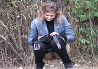 Пришла поссать на полянку со своим парнем