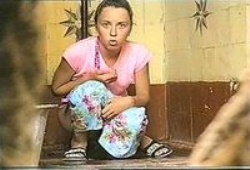 Какая в туалете девка заметила скрытую камеру