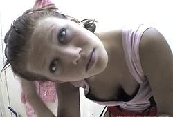 Девки спалились голыми в душевой на пляже