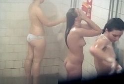 Реальное подглядывание в женской душевой студенческого общежития - 2