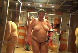 В женском душе нашли способ подглядывать за голыми бабами