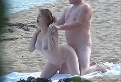 Из кустов снимают ка парень насаживает девку на член