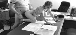 Трахает секретаршу и снимает на скрытую камеру