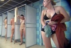 В душевой СПА салона поставили скрытую камеру