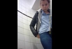 Девушки попались на спрятанную в туалете камеру
