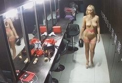 Камера в раздевалке стриптизерш