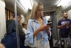 Девушка засветила свои грязные трусы