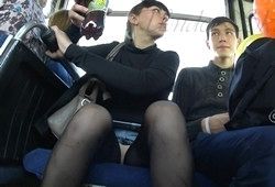 Девушка без трусов в общественном транспорте