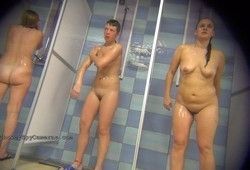 Голые девушки в душевой