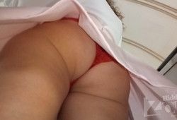 Находясь в метро засветила трусики